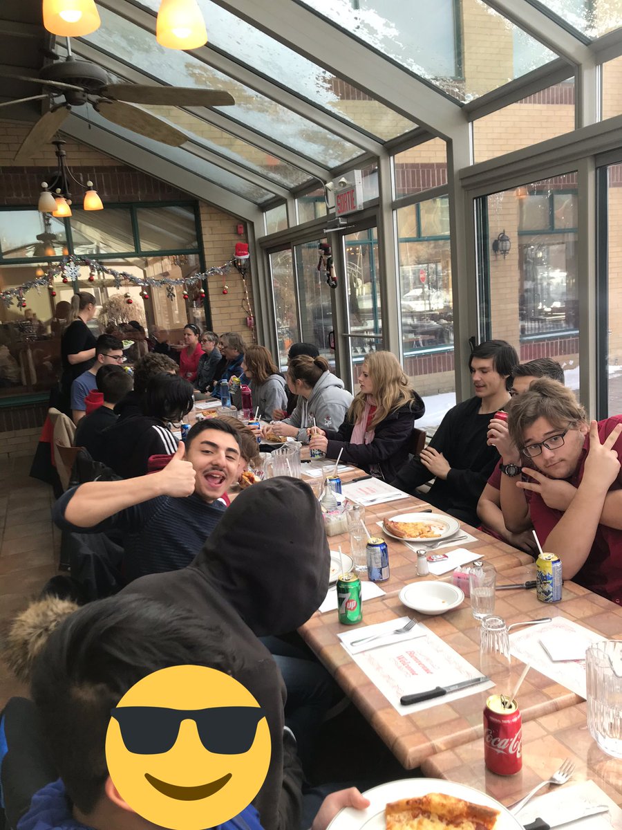 Cferhrhs's tweet photo. The CFER students enjoyed a special holiday treat of pizza and bowling yesterday. Here are photos of the pizza party. #reseaucfer #cferpic https://t.co/k3bgcGDHfU