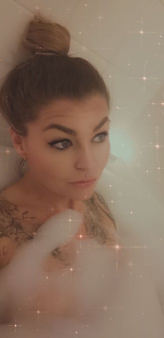 S&uuml;sse Tr&auml;ume 😘 https://t.co/EeQcP4h2ud<a href="/tag/cuckold"class="tags"><span>#cuckold</span></a>