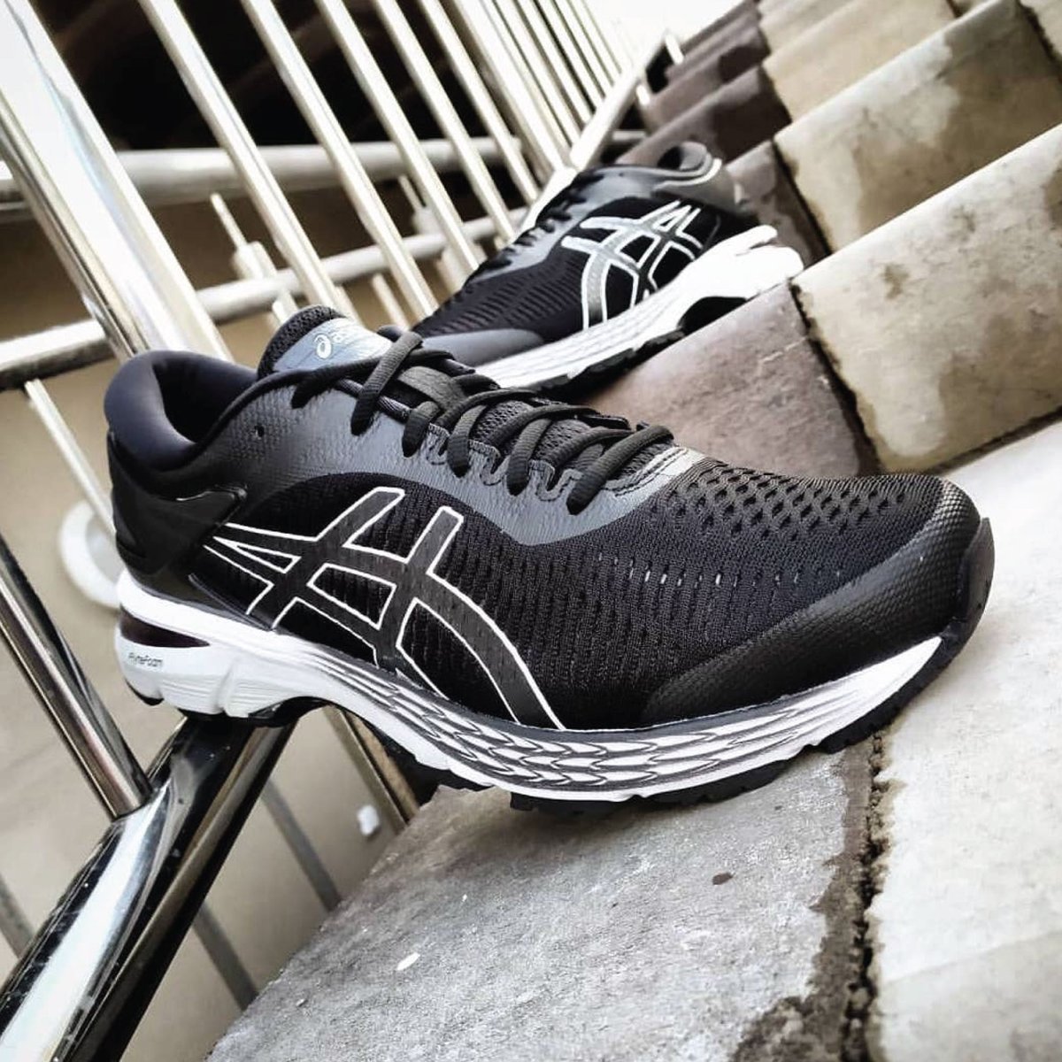 RunningBalboaCo's tweet photo. Lleva tu entrenamiento a un nivel completamente nuevo con las Asics #GelKayano25. ¡Acércate a nuestra tienda y conoce más de esta referencia! 💥🔝
📍Bogotá, carrera 15 # 87 - 62, #LaMilla.
#RBPower #RunningBalboaCo #RunnersCommunity #RunnersAllTime #TiendaEspecializada https://t.co/5wJmEJAnXc
