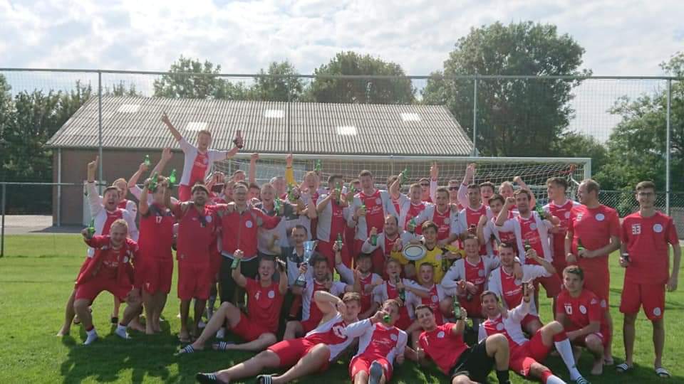 Vorig jaar was het eerste SV Urk Kelderklassetoernooi een groot succes en daarom doen we het dit jaar dunnetjes en nog beter over!

Zaterdag 13 juni 2020 vindt de tweede editie plaats. Wie stoot <a href="/VVIJV/">IJsselmeervogels</a> 7 van de troon?