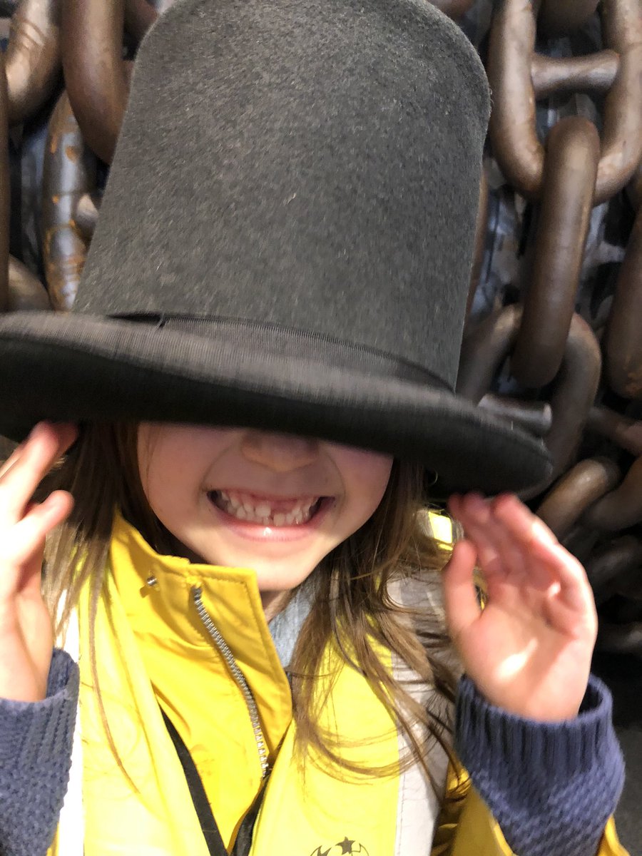 BegbrookAcademy's tweet image. Trying those top hats on for size... #ssgreatbritain #year2learning