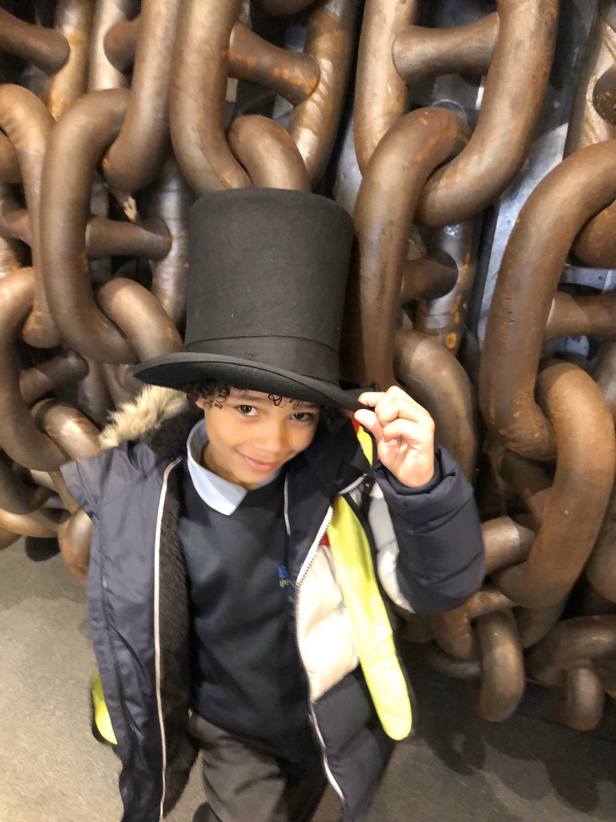 BegbrookAcademy's tweet image. Trying those top hats on for size... #ssgreatbritain #year2learning