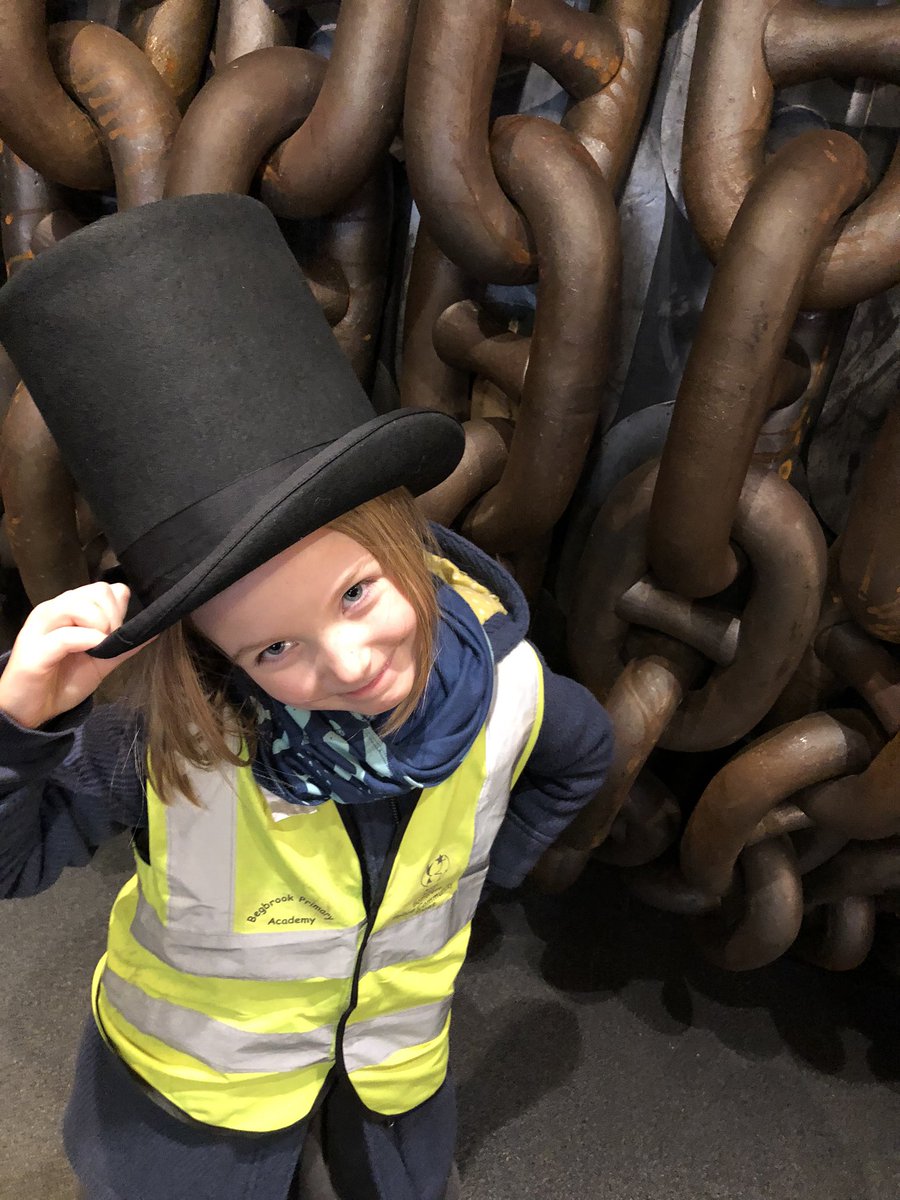 BegbrookAcademy's tweet image. Trying those top hats on for size... #ssgreatbritain #year2learning