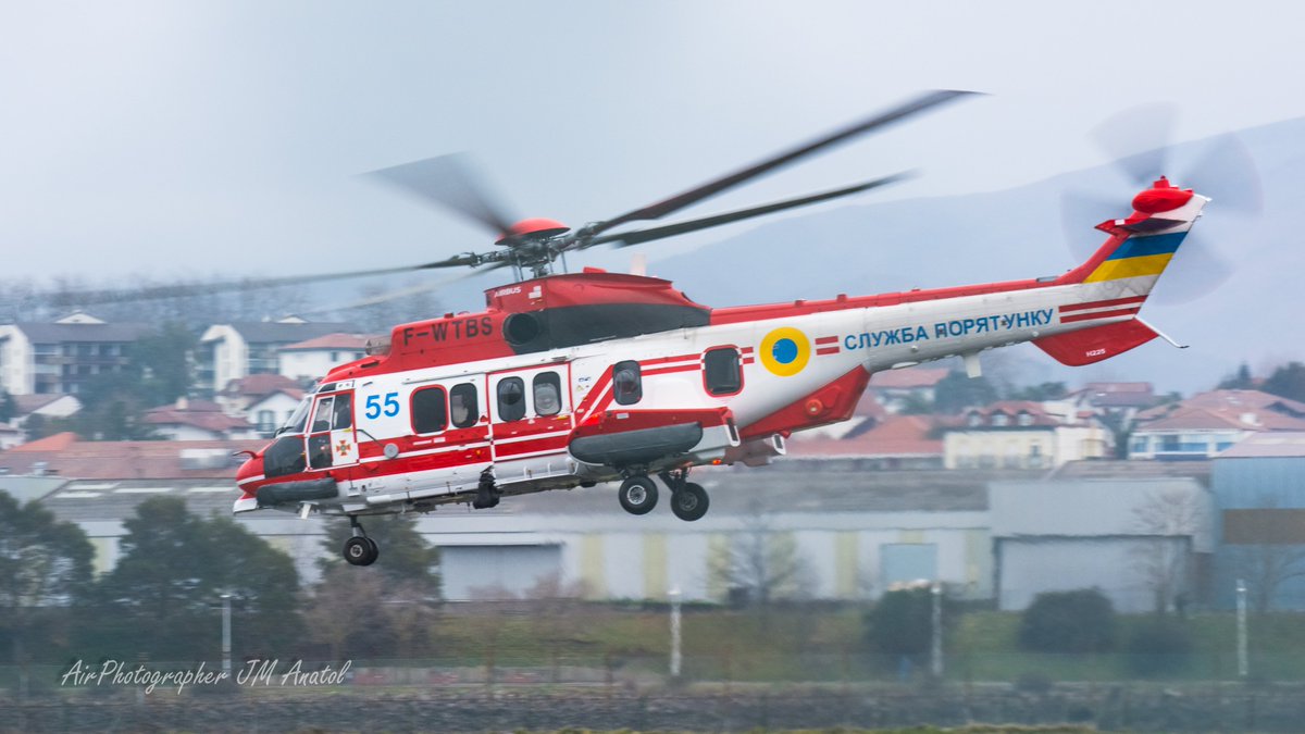 jmanatol's tweet photo. #BuenasNoches
Tras pernoctar en @DonostiAir #LESO el @AirbusHeli #H225 del #ServicioEstatalEmergencias de #Ucrania se despidió rumbo a #Marseille #LFML
Será que aquí las noches son frías y húmedas!
#VuelaDesdeHondarribia
#Goodnight #Spotters #Avgeek #aspas #rotor https://t.co/qMA6KjuIaG
