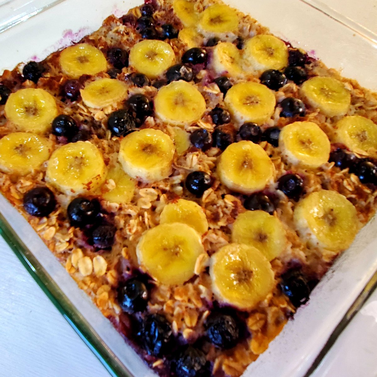 BetzAdventures's tweet photo. I'm on a roll today...already got breakfast made for tomorrow. It's a Banana Berry Crunch Oatmeal Bake 🤤 #rv #tinykitchencooking #tinykitchen #madefromscratch #motorhomelife #camperliving #camperlifestyle #campercooking #rvcooking #breakfastideas #healthyrecipes #cookingathome https://t.co/Z6Vp4fPdZ5