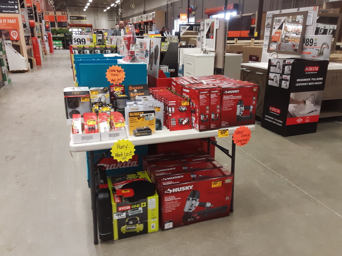 KevinHite2789's tweet photo. Taylor West #2789 pushing out the clearance items to end the year strong!!!!! #greatdeals @THD_2nJenn @cmartindale2250 @SinzWillie @SinzWillie @DorthanalL @SCOTx2M https://t.co/fEsDCrAhND