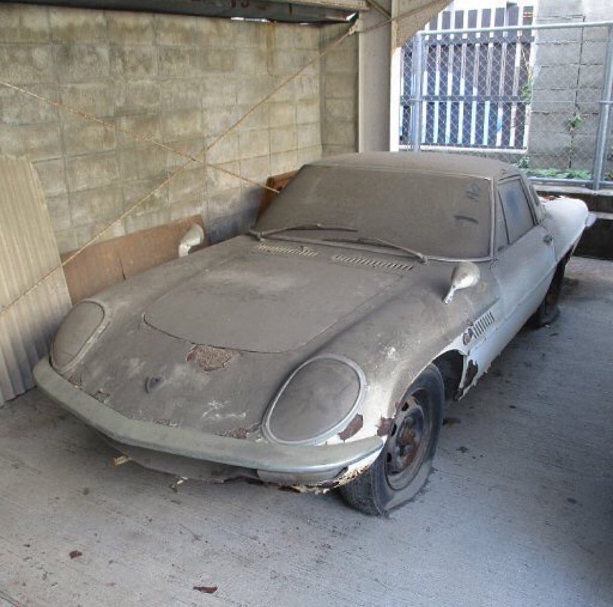 Only9built's tweet photo. 🧢You get to keep one fully restored but must destroy the other🤔

Like to keep Mazda Cosmo

Retweet to keep Mercedes Gullwing https://t.co/UlK4h7Z9vF