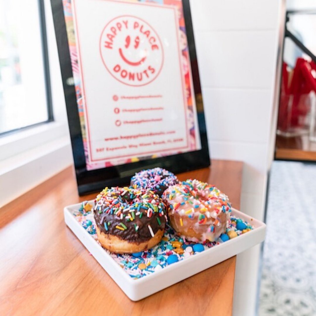 HappyPlaceDonut's tweet photo. You know what they say, good things come in threes.😉 https://t.co/ar5fNEMANR