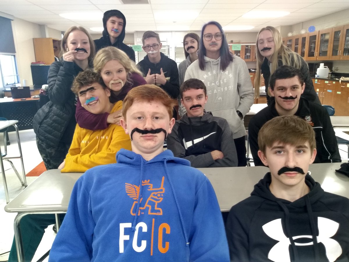 louisekeep2's tweet photo. AP chem students studying Le Chatelier's principle. https://t.co/gFB4paBwX3
