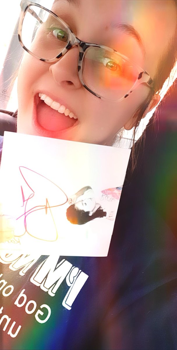 itsmehiimlexi's tweet photo. (Ignore how horrid I look, just got done at the gym lol) LOOK WHAT FINALLY CAME TODAY 😭😭😭😭😭 I LOVE YOU SO MUCH @selenagomez AND THIS ALBUM SO MUCH 😭😭😭💗 #imsorare #SelenaGomez #SelenatorsAreRare https://t.co/33eXQCadCb