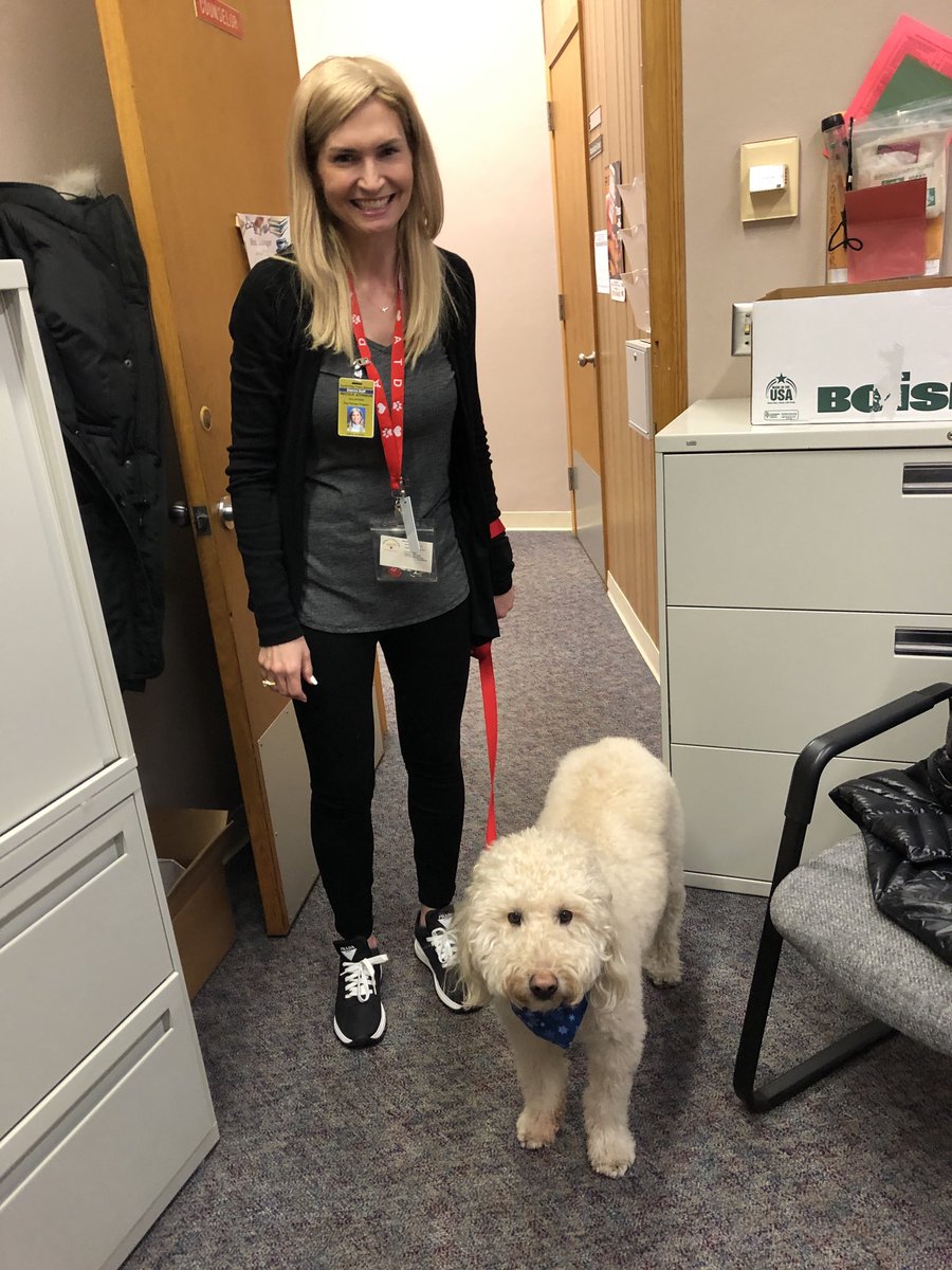 MHCLitzinger's tweet photo. Schroeder loves when Gus and Necole visit! #therapydog https://t.co/6BGUlDZ1dz