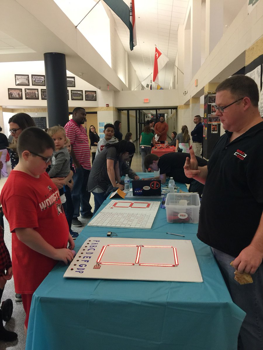 CumberlandCoSch's tweet photo. Gray's Creek Middle School recently hosted a PTA STEM Night event. Students, parents, and siblings were invited to explore the fields of STEM: Science, Technology, Engineering and Math through 17 stations for families to rotate at their own pace. #exceptionalenvironments https://t.co/Do3HnCuirS