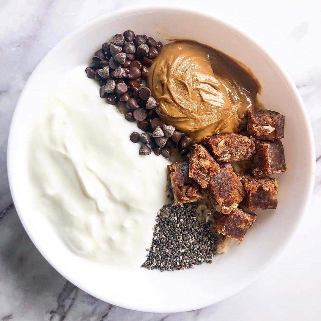 _freedombar's tweet photo. Extra toppings a day keep the doctor away... that’s how the saying goes right? 😉 Well, when your toppings include Freedom Bar with simplest REAL ingredients, that actually may be true! 🙌🏻 #healthcare  #healthybreakfast #nosugar #snacks https://t.co/SYUitBtVOI