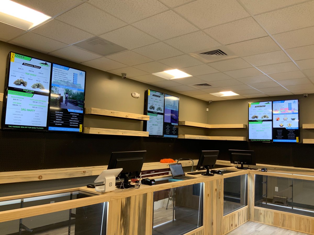 greenscreenstv's tweet photo. Check out these beautiful new screens just installed for a new client! Stay tuned! #digitalscreens #engagingcustomers #wowfactor #firstimpression #screenporn https://t.co/KGNoxuM7Db