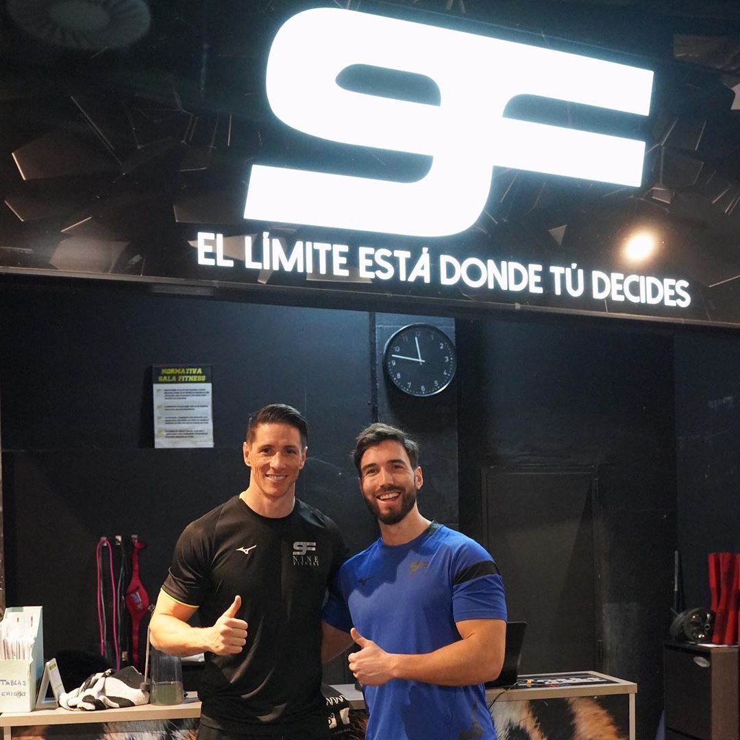 Hoy hemos tenido MÁSTER CLASS en @9Fitness con la visita de mi amigo Endika Montiel. Muchas gracias fenómeno!! Today we had a MASTER CLASS in @9Fitness with the visit of my friend #EndikaMontiel Thank you so much top man!! #TheLimitIsWhereYouDecide #ElLimiteEstaDondeTuDecides