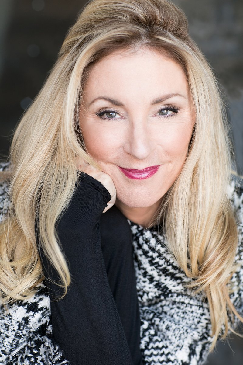 MorganLee2787's tweet image. #Interviewalert Morgan Lee Reviews had the opportunity to speak with @DorriahR as she discussed her inspiration for Twine and Decide to Profit. Check out my #interview here: morganleereviews.com/interviews. A big thank you to her for this interview. 

#WritingCommunity #morganleereviews