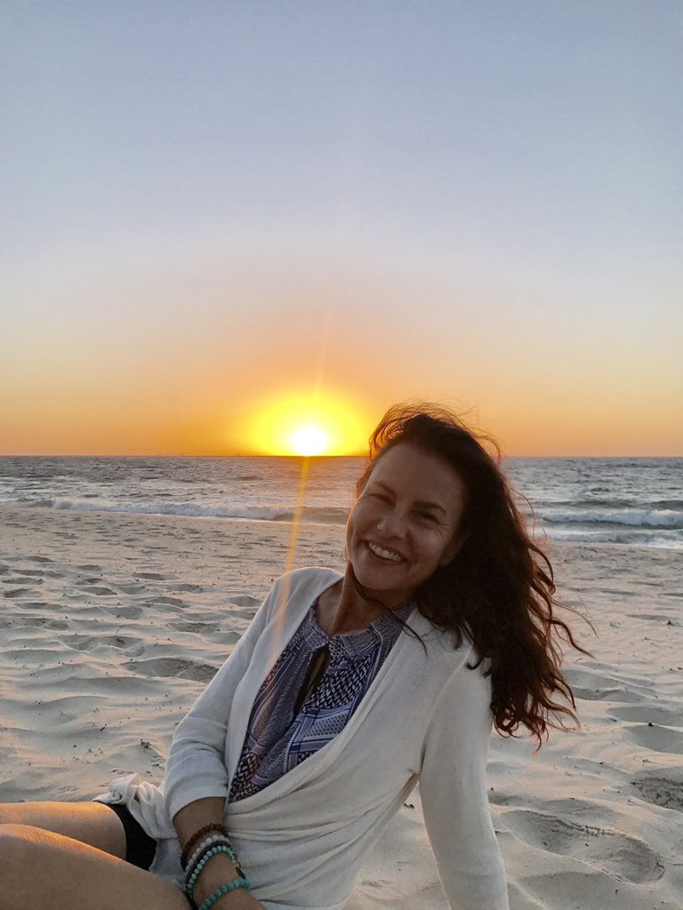 JennyOttaway's tweet photo. Sunset in Western Australia. 

So peaceful and beautiful to watch the sun set at the ocean's edge.

Signaling the end of another day on this precious earth. 

A time for gratitude and then rest and recharge.

For tomorrow is a new day! 🙌☀️ https://t.co/PUqRDK8iwm