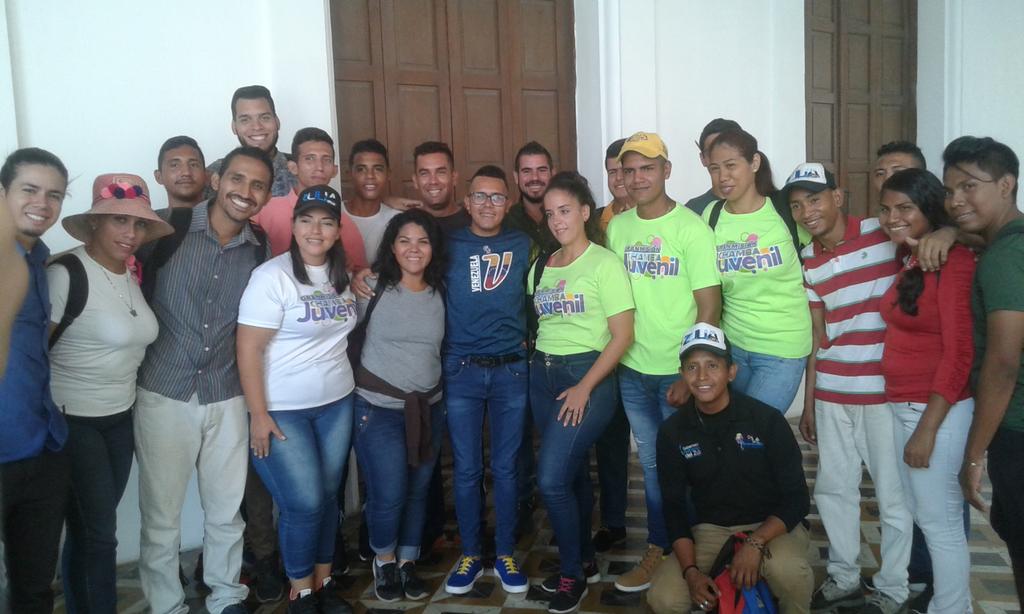 katheryaular's tweet photo. Hoy Martes 21 de enero 2020 Nombramiento oficial y rueda de prensa donde junto a los Voceros: *Andres Ponnefz, Director del Ministerio de la Juventud y el Deporte, Yasledy Leal, Coordinadora Regional de Chamba Juvenil Zulia.Dimos paso al Nuevo reimpulso a CHAMBA JUVENIL EDO.ZULIA https://t.co/7Zns7u1sXe