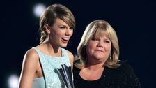 People_TopFash's tweet photo. People: Taylor Swift Gives Update On Mom's Cancer Battle: 'They.. https://t.co/5OmFZqDGPK #topfash https://t.co/zo8sqzRTR5