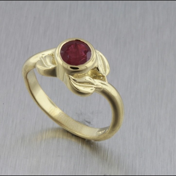RichCustom's tweet photo. Dreaming of Spring time in January. 

#18kroyalgold #rubyring #18krubyring #bezelsetting #lasvegascustomjewelry #richcustomjewelry #makedreamsreality #imaginationisalimitaion #LasVegas https://t.co/VdkvdeVtMJ