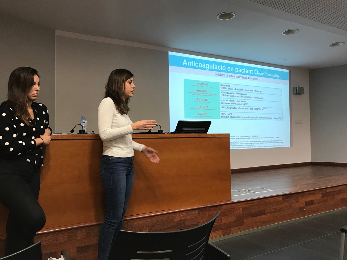 SCFarmClin's tweet photo. Avui nova sessió de casos clínics!
Ibrutinib i toxicitat cardíaca presentat per
@nuriameca1 @Ggarreta1, residents @Mutua_Terrassa i Tractament del pacient amb EM i Psoriasis presentat per @Patri_GarOr @carlotavg92, residents @vallhebron
Gràcies @anajuanes1 👏👏👏 https://t.co/fgx1RKLzeK