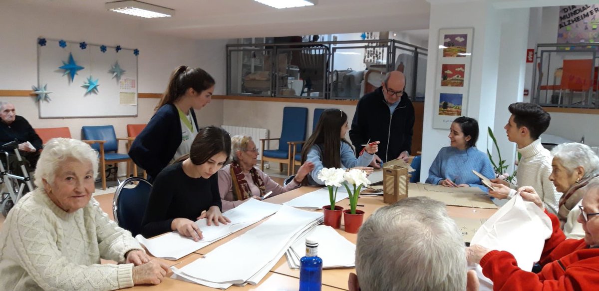 RYvoluntarios's tweet photo. Preparado disfraces de carnaval el @Valleluz_CD. Proyectos Acción Social. VoluntaRY https://t.co/Caa5EVhttR