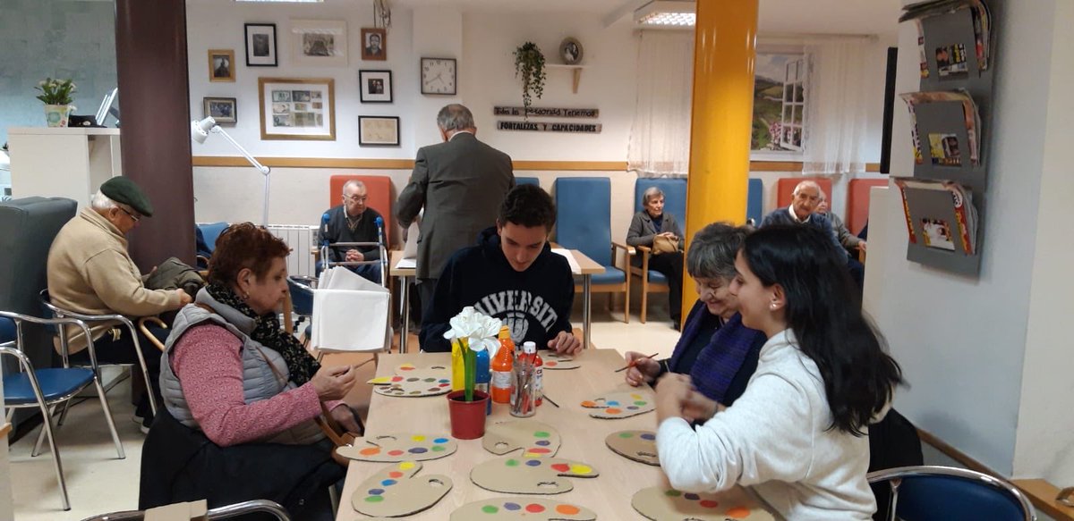 RYvoluntarios's tweet photo. Preparado disfraces de carnaval el @Valleluz_CD. Proyectos Acción Social. VoluntaRY https://t.co/Caa5EVhttR