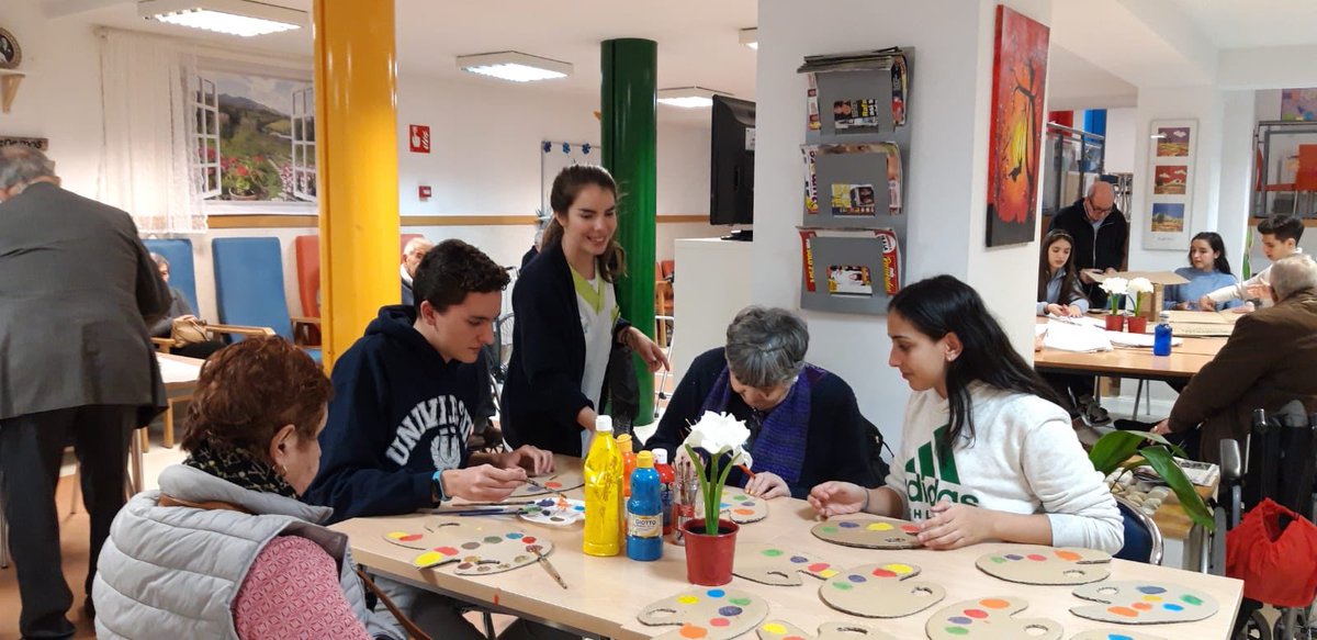 RYvoluntarios's tweet photo. Preparado disfraces de carnaval el @Valleluz_CD. Proyectos Acción Social. VoluntaRY https://t.co/Caa5EVhttR