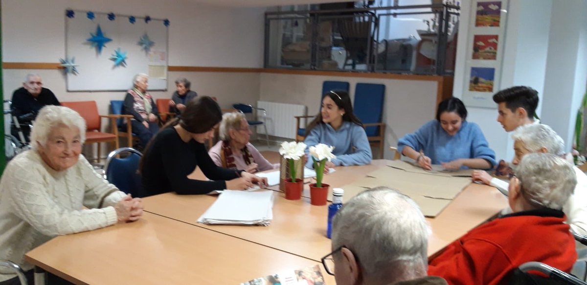 RYvoluntarios's tweet photo. Preparado disfraces de carnaval el @Valleluz_CD. Proyectos Acción Social. VoluntaRY https://t.co/Caa5EVhttR