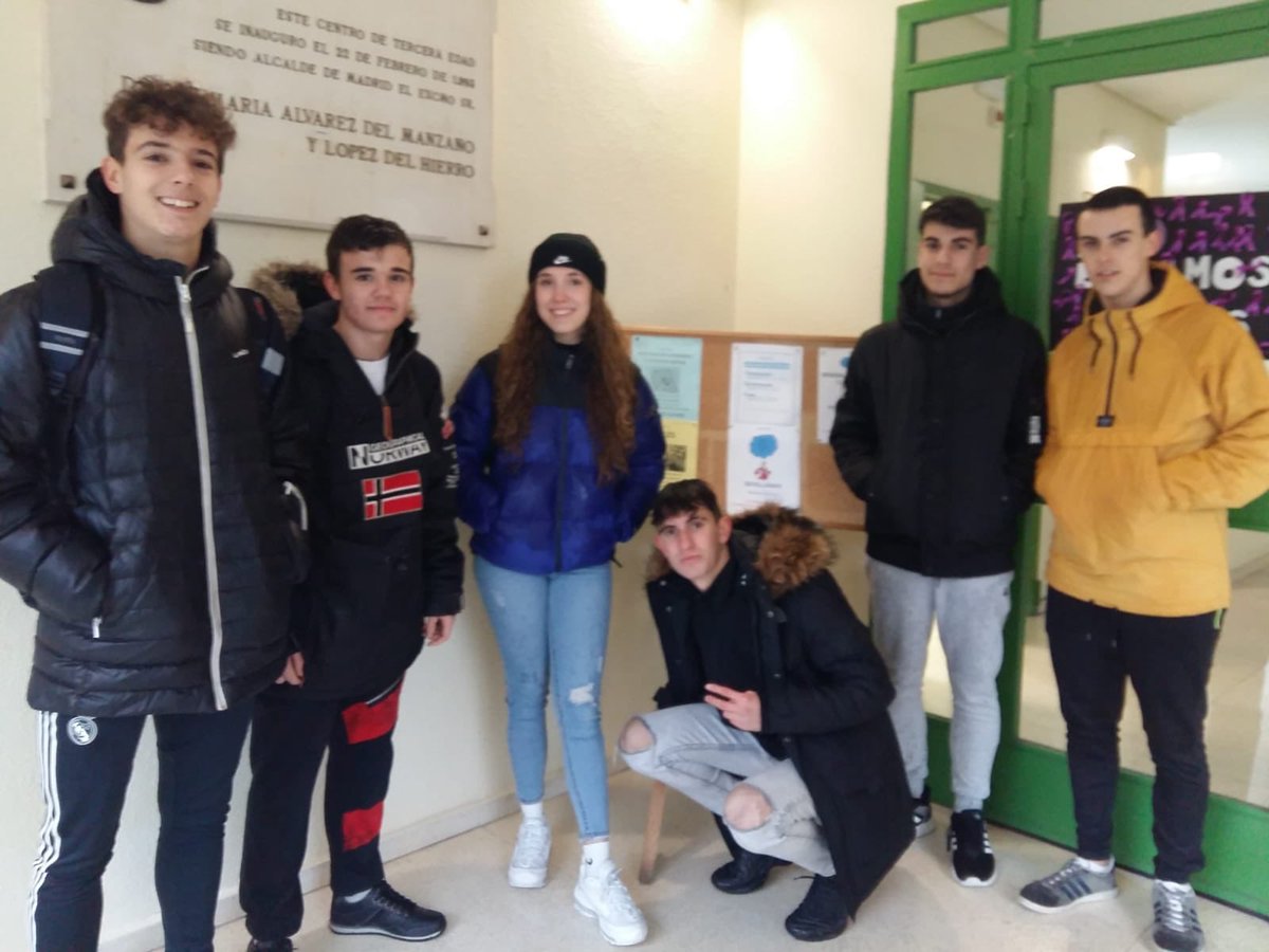 RYvoluntarios's tweet photo. Acción Social. Proyecto: Clases de inglés en el centro de día Zofío https://t.co/yeOSAJiE9o