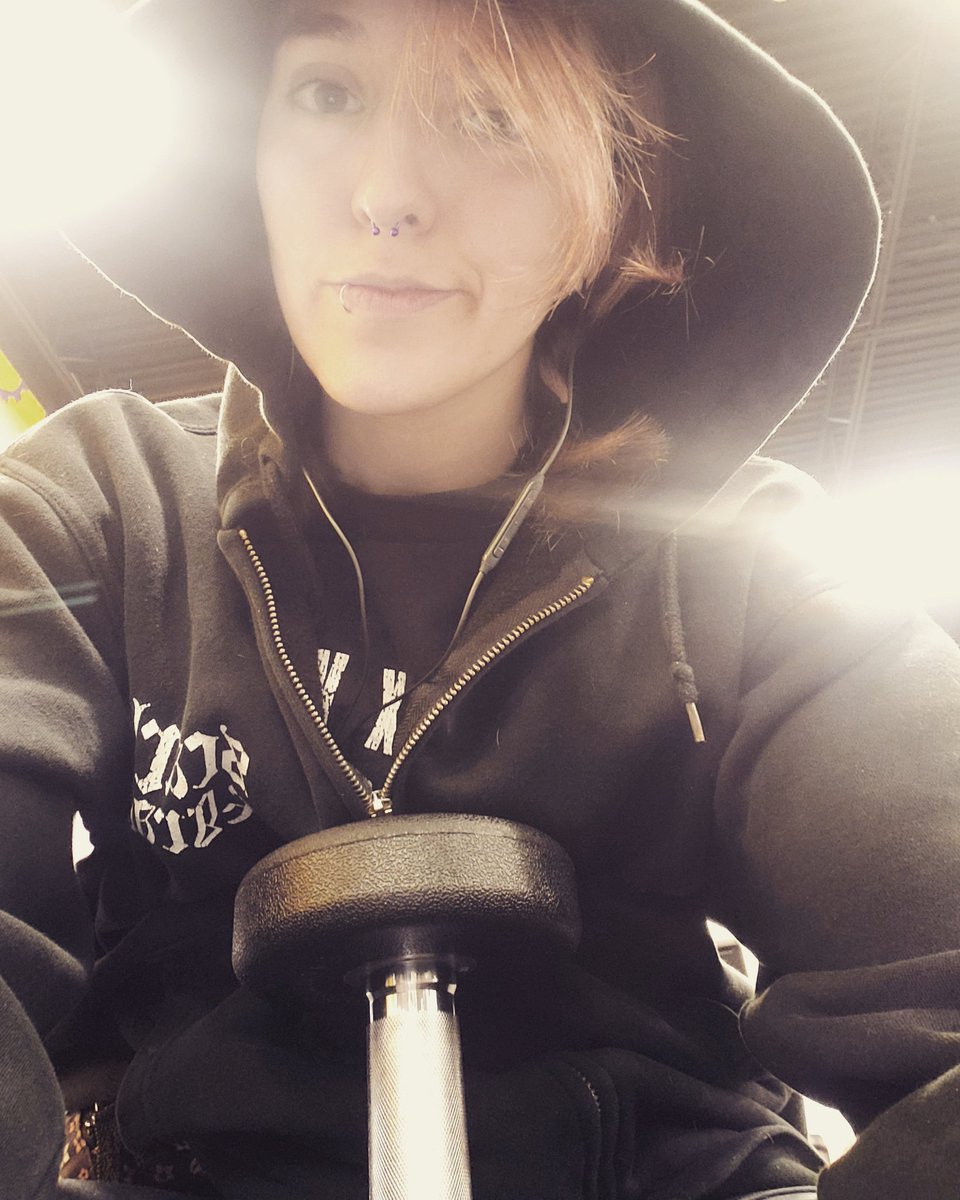 Samazing73's tweet photo. Sometimes, you do whatever it takes #DayThirteen #Recovery #ArmDay #UpperBodyBusiness #GymSelfie #ACLClub #GrindinAllMyLife #WomensWrestling #TuesdayMotivation #ScarletAndGraves #International  #WorldTraveler #KawaiiHardcore #BionicSam #ICanDoIt #ICanDoAnything #CantStopWontStop https://t.co/MGrOgOj600