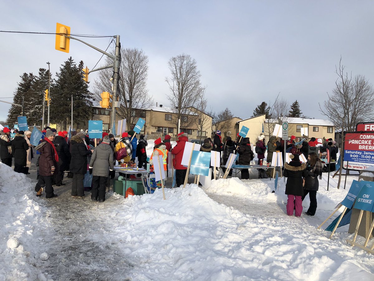 ChantalUlicny's tweet photo. Today when at the picket line #standingupforstudents I was overwhelmed by the generous support of the #cupe members of @LBPearsonOCSB & many others for sending food & drink to nourish & energize us! Thank you for #standingwithus in spirit! https://t.co/StMvoxXXHb