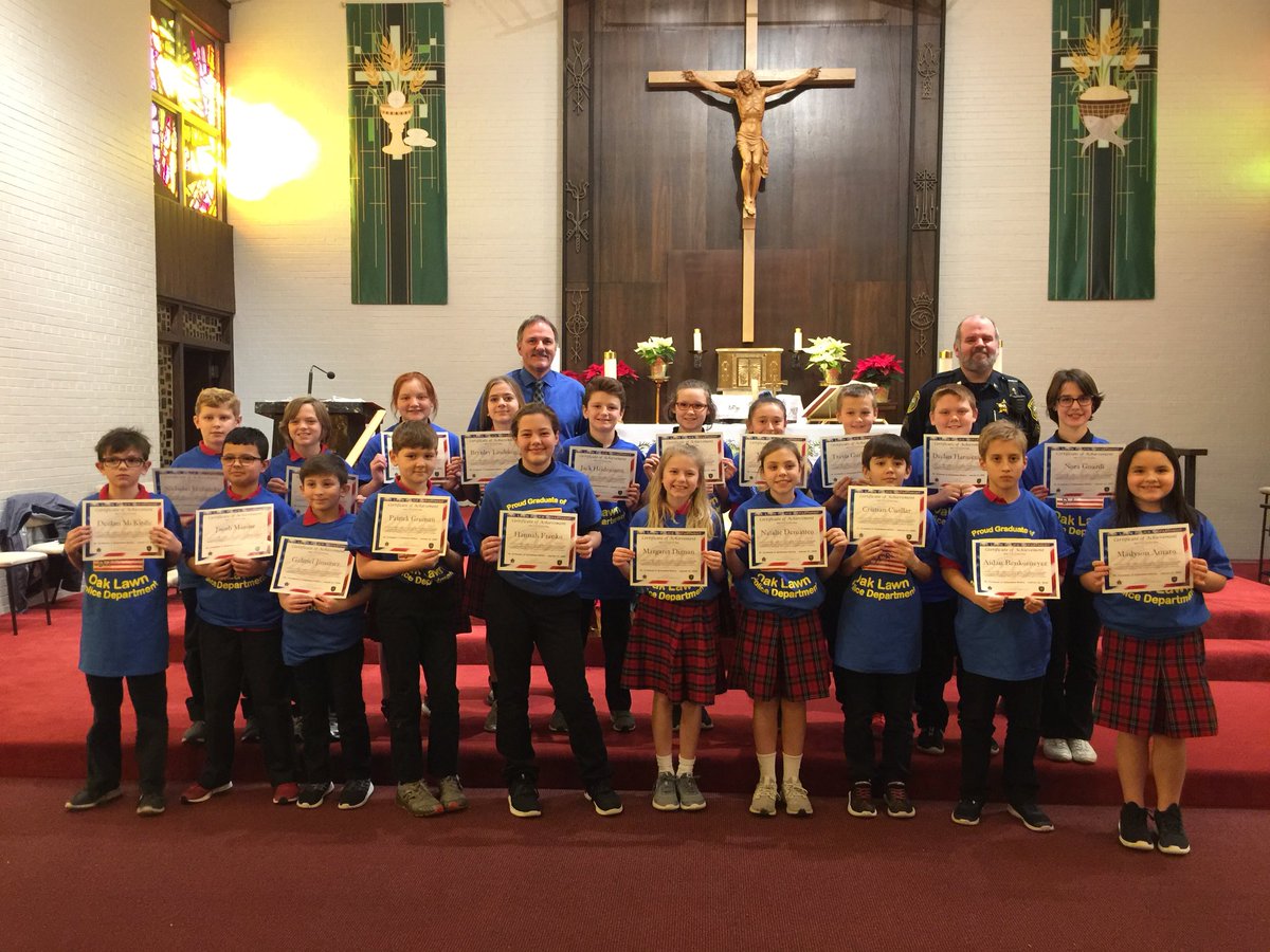 OakLawnPD's tweet photo. The 5th graders from St. Catherine graduated DARE today. Thanks to the parents and Chief Palmer for coming out today to celebrate these great students! #olpd #DARE https://t.co/VNDdOERdDb
