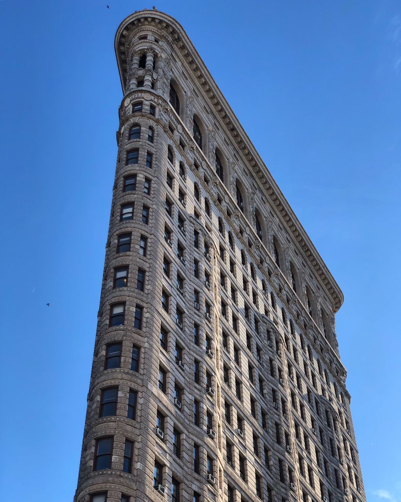 And of course then there are examples from amongst them that no matter what, even the snobbiest must recognise as incredible masterpieces of commercial and artistic vim.. the Flatiron Building, NYC, Daniel Burnham, 1902