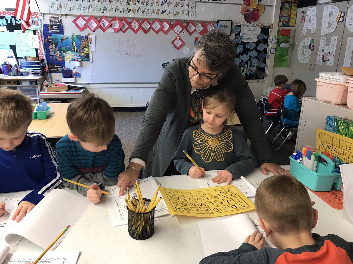 NorthCreekElem's tweet photo. Collaboration, communication and critical thinking starts in Y5 at North Creek. #csdcriticalthinking https://t.co/fScgFZ49ge