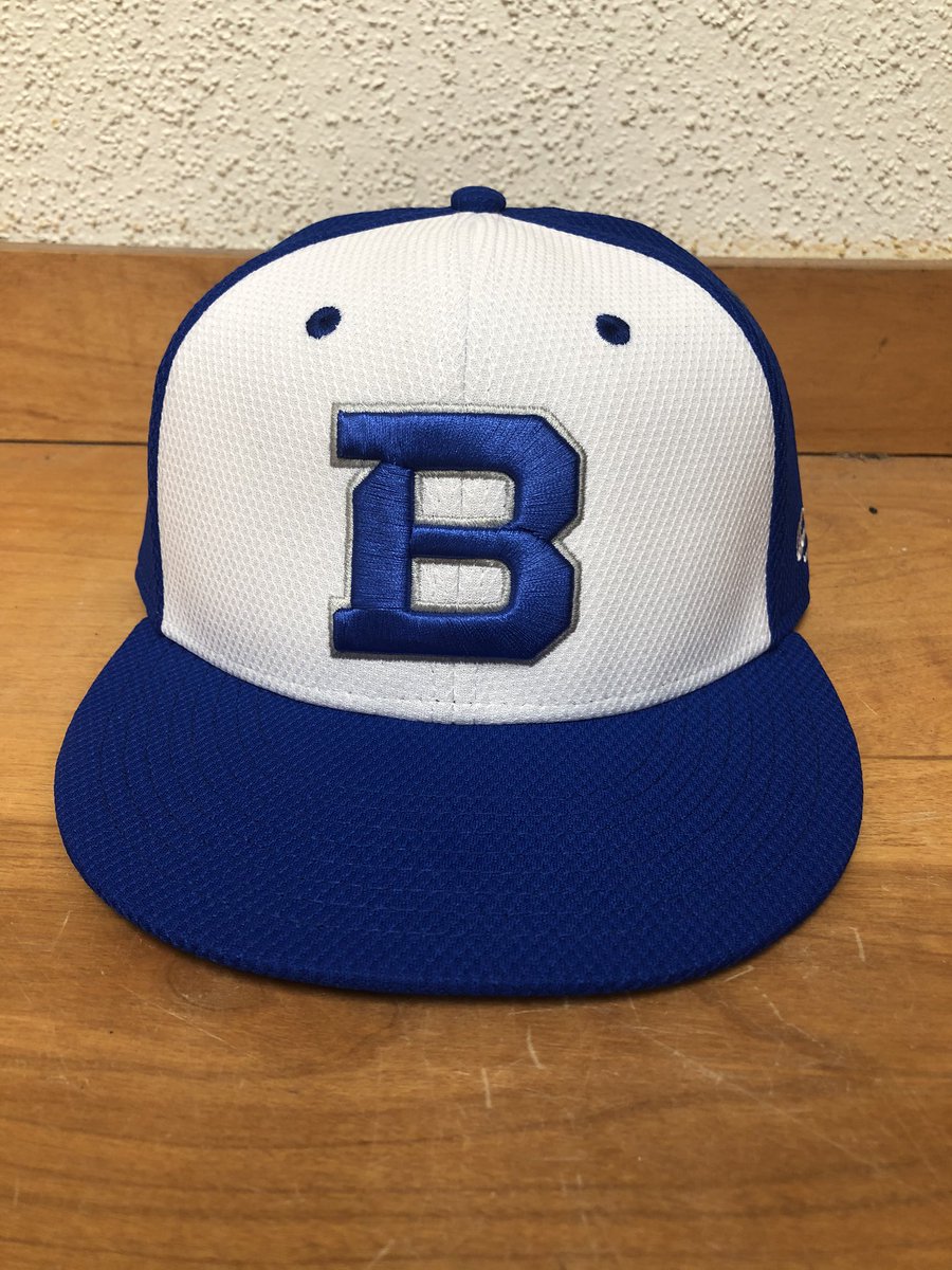 CoachOG5's tweet photo. The new Badger Baseball caps are in! โพ๏ธโ๐ฝ #BadgerSwagger #NewBlueCrew https://t.co/BcGaKlHyVj