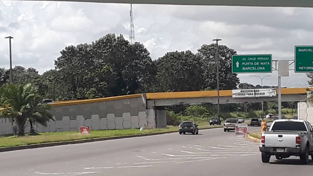 SecretariaInfrM's tweet photo. #Activadas | Labores de embellecimiento y saneamiento de nuestra ciudad, Continuamos desde la la Av. Cruz Peraza de Maturín con las actividades de desmalezamiento.
@NicolasMaduro @yelitzePSUV_
@dcabellor @GobMonagas_ https://t.co/RsmQ2qfGSJ