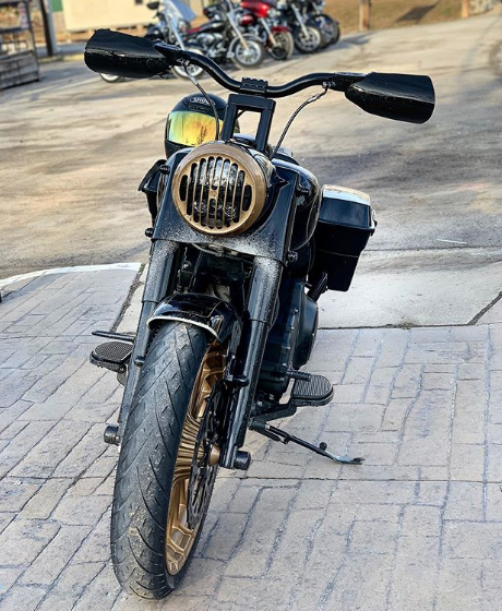MetzelerMotoUSA's tweet photo. #TwoWheeledTuesday with Cruisetecs and a custom 😍
📸 @lachoppers https://t.co/LsAGbM4Aly