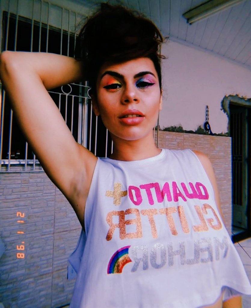 NPiumbini's tweet photo. Quanto + glitter melhor 🌈
.
.
.
#makeup #neon #multicor #iluminador #automake https://t.co/ICttPj44CJ