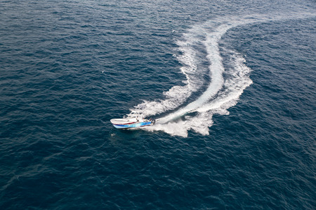 How does one become a marine racer?

scsgearbox.com/how-do-you-bec…