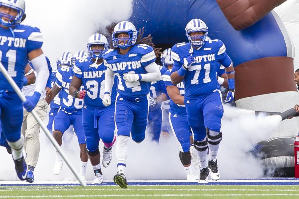 jaaysmith2's tweet photo. BLESSED and HUMBLED to say that I have received a PWO offer from Hampton University 🔵⚪️ #LOADTHESHIP20 #PirateStandard⚔️ https://t.co/yADePuPQa0