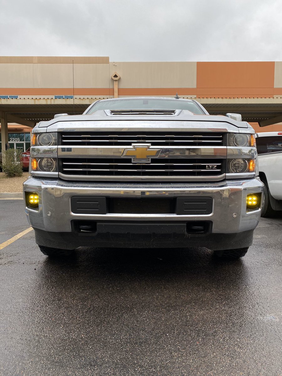 StrictlyDiesel2's tweet photo. In the world of light bars and bright white LEDs it's refreshing to see something different. Driving in low visibility conditions are no longer a problem for this Duramax! #strictlydiesel #drivendiesel #bajadesigns #bajadesignsofficial #duramax https://t.co/2jc4COSV4J