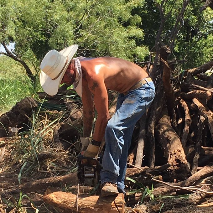 Lots of work to be done, but I sure look good doing it. Lol... https://t.co/m7D7lmZjwJ