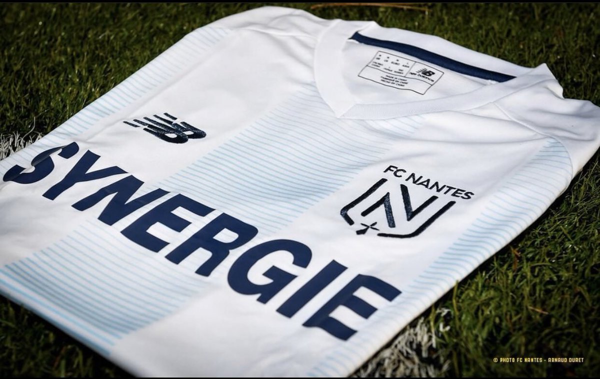 martinmolteni1's tweet photo. .@newbalance queremos la camiseta homenaje a #EmilianoSala @NicooDobler @Ginozenc @FCNantes @lequipe @Ligue1_ESP https://t.co/JOETycnWQK