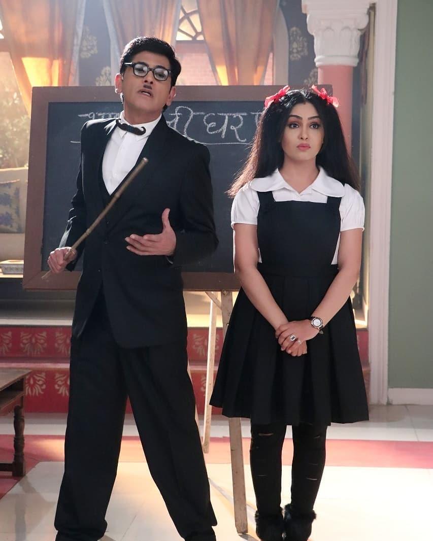 Captain_BJP's tweet photo. Looking so cute @ShubhangiAtre mam... Like a doll 😍😊
And yes...
'Bhabhi ji Class Me Hai' 😂
#BGPH https://t.co/rjsEZw9DB9