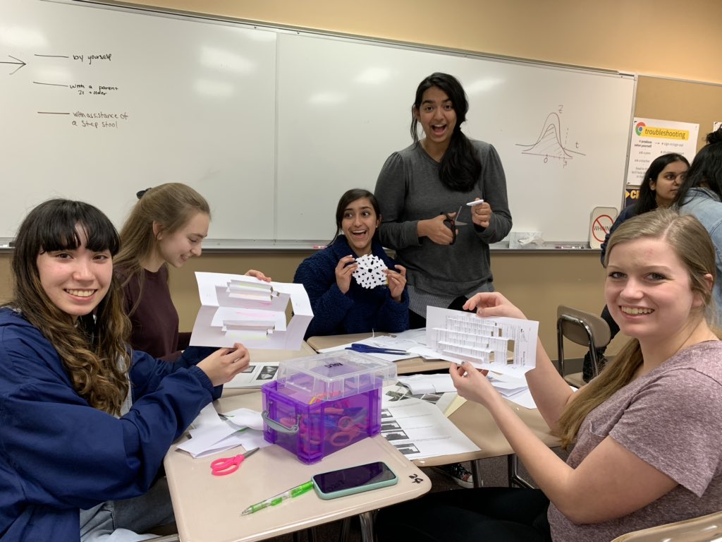 jessie_lavin's tweet photo. Math Honor Society having so much fun learning about fractals hands-on today! ❄️🍀🌻🕸🌲
@nvhsmat @NeuquaValley https://t.co/TRAC1C4u6X