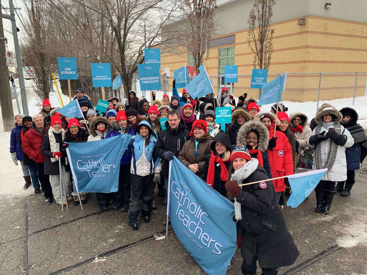 lenzo181's tweet photo. St. Maria Goretti standing united and walking out FOR the students!! #cutshurtkids #reversethecuts #nocutstoeducation #redfored #SOLIDARITY @OECTAProv @TECT951 @SMGTCDSB https://t.co/EZOxUPZW9l