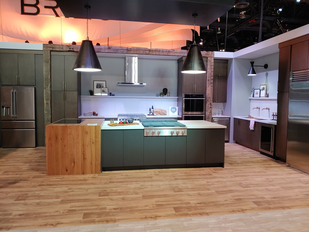 ElectroluxUS's tweet photo. If you RSVP'd come on by for our #SmallChanges #BigTransformations event in booth #N2346 for tastings, demos, and more about our new suite at 3 p.m.! #KBIS2020 https://t.co/HvyTAuXXxP