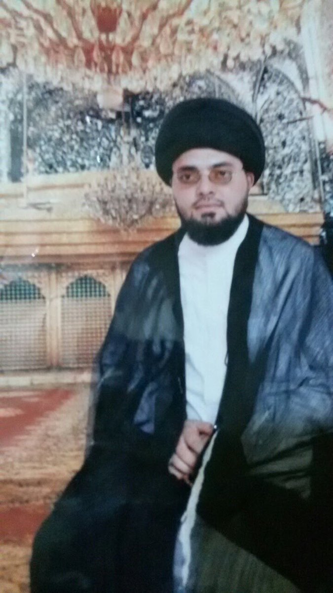 يسألونني عن العمامة قل رميتُها في القمامة . #العراق من دون عمامة افضل . عندما يُقاد العراق من قبل العمامة فمصيرهُ الى القمامة .