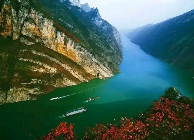 simontourcom's tweet photo. Yangtze River is China’s longest river, winding 6,300 km west to east across the country. Take a cruise along Yangtze River from Chongqing to Yichang or from Yichang to Chongqing is the perfect way to experience Yangtze culture and its people, especially the Three Gorges Dam. https://t.co/YK2N2nhVeF